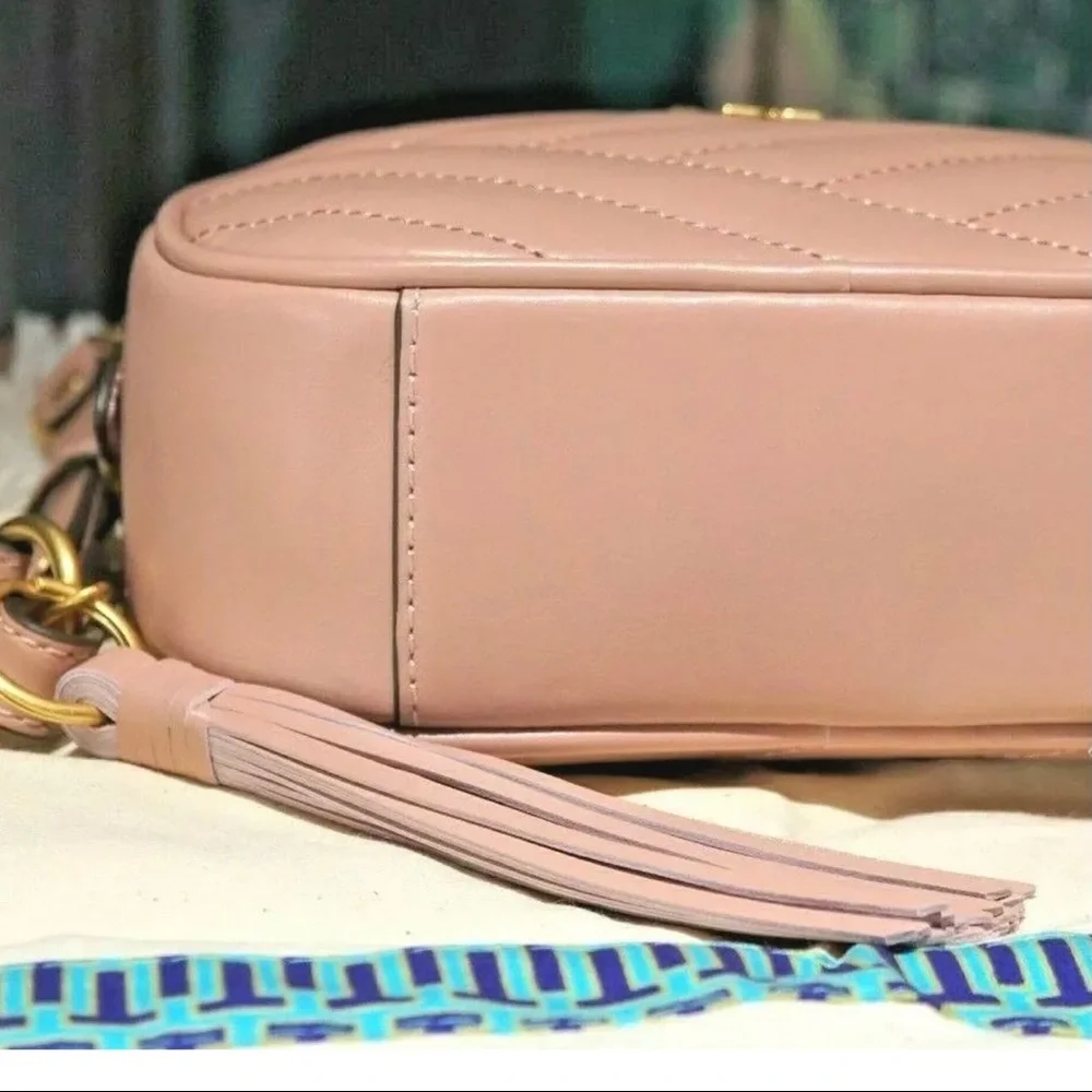 Tory Burch KIRA CHEVRON SMALL CAMERA BAG